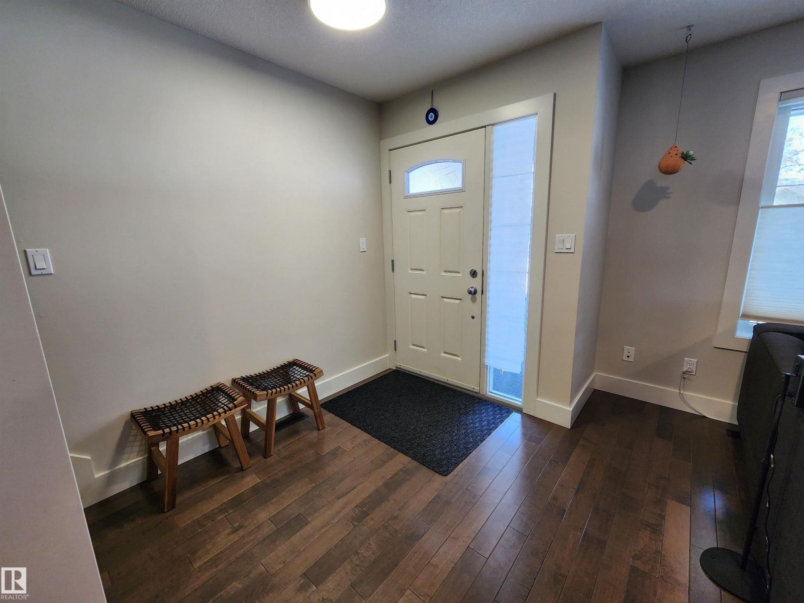 10433 70 AV NW - 9