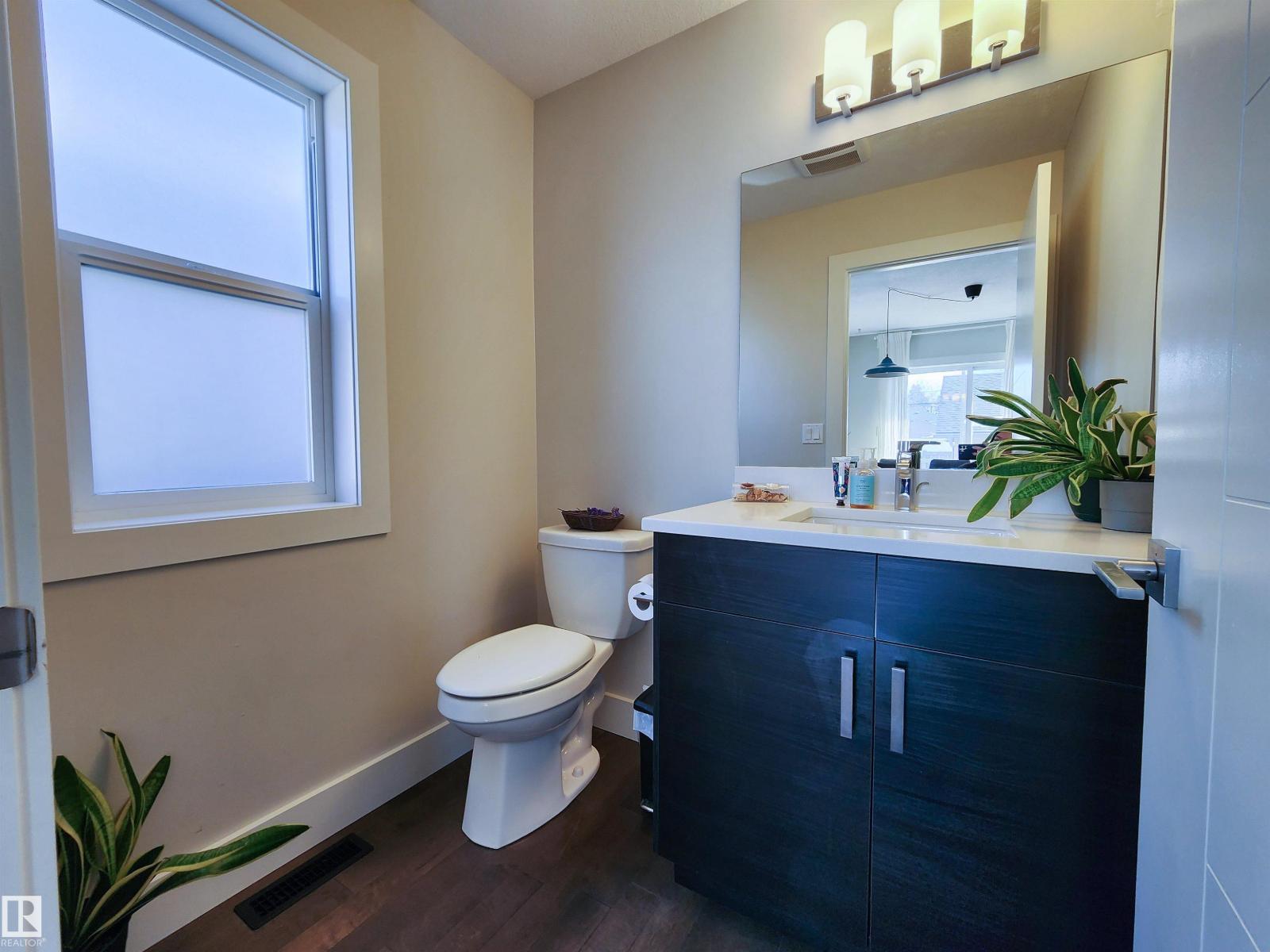 10433 70 AV NW - 19
