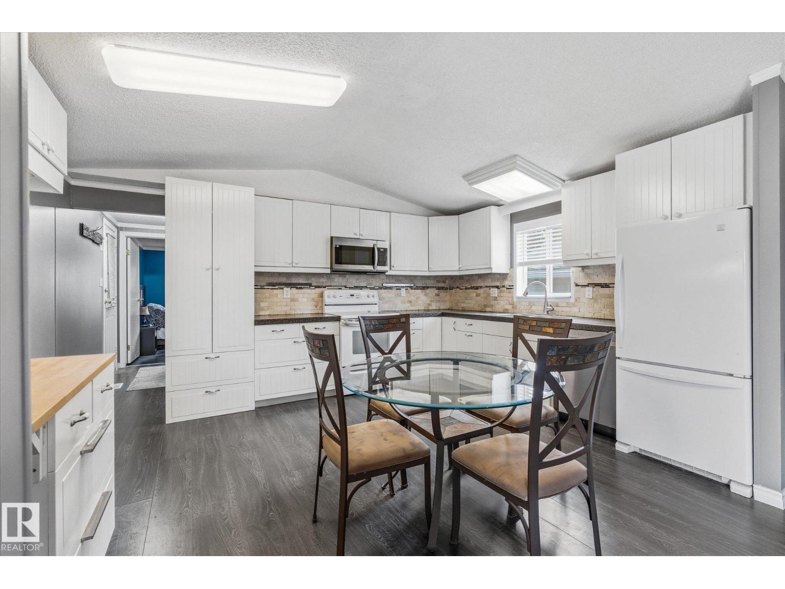 #97 3400 48 ST - 10