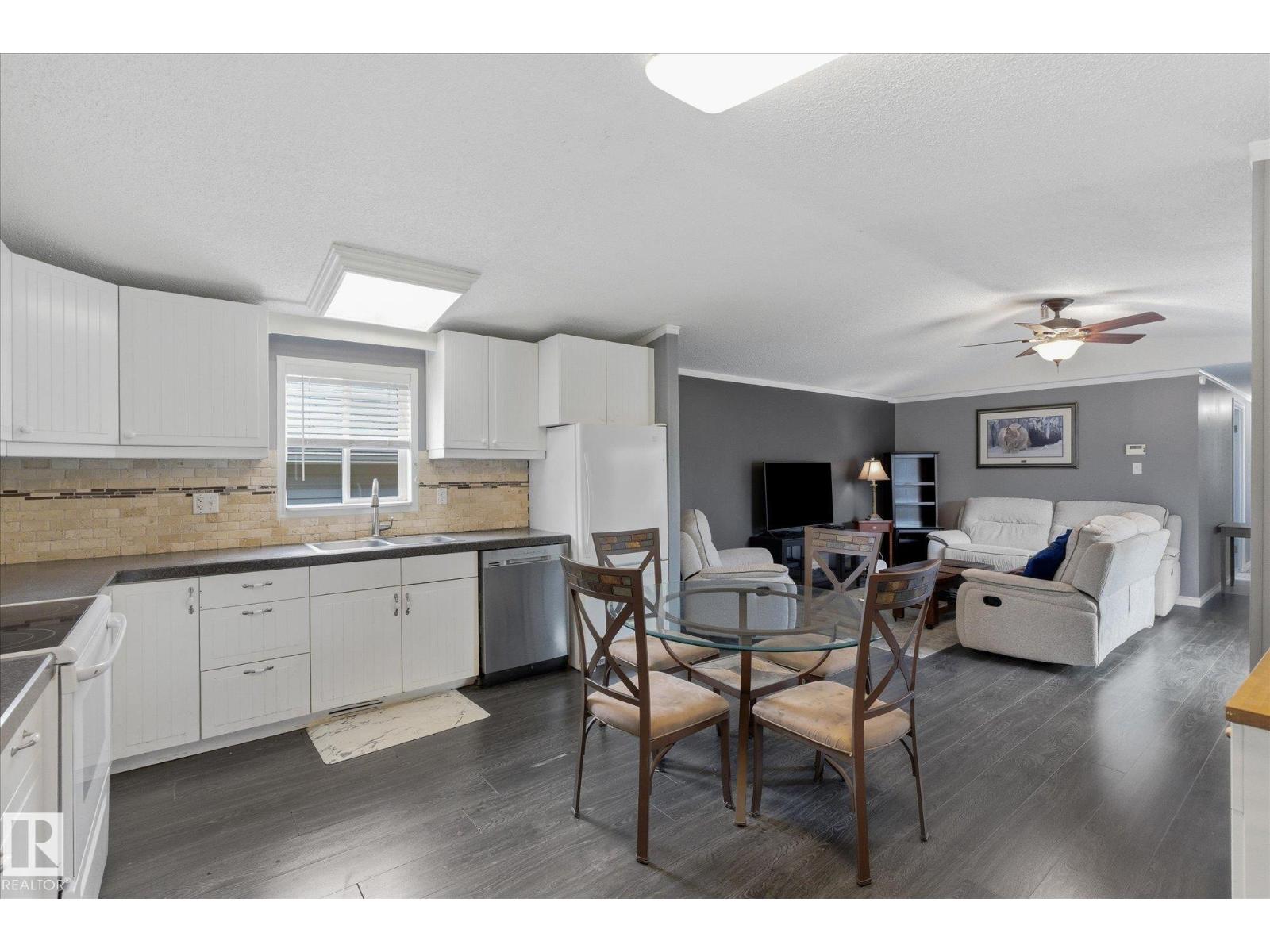 #97 3400 48 ST - 11