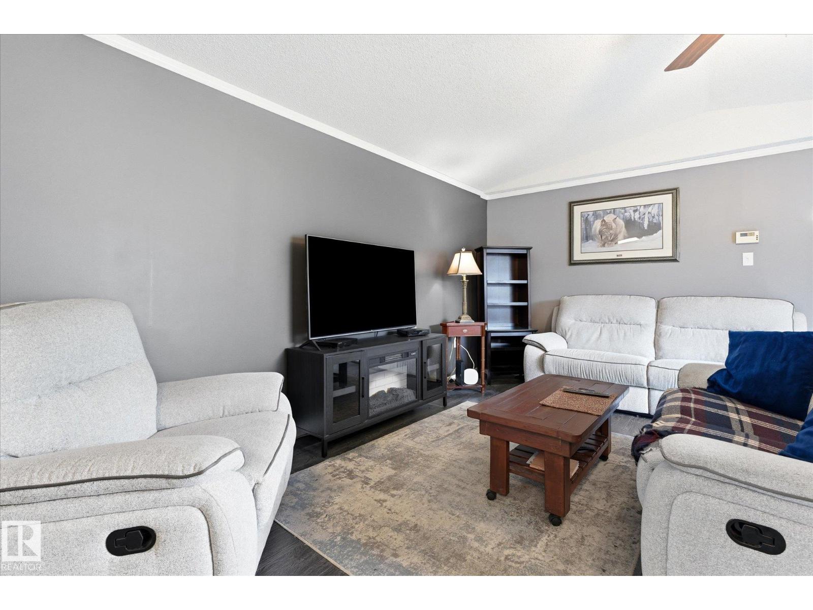 #97 3400 48 ST - 14