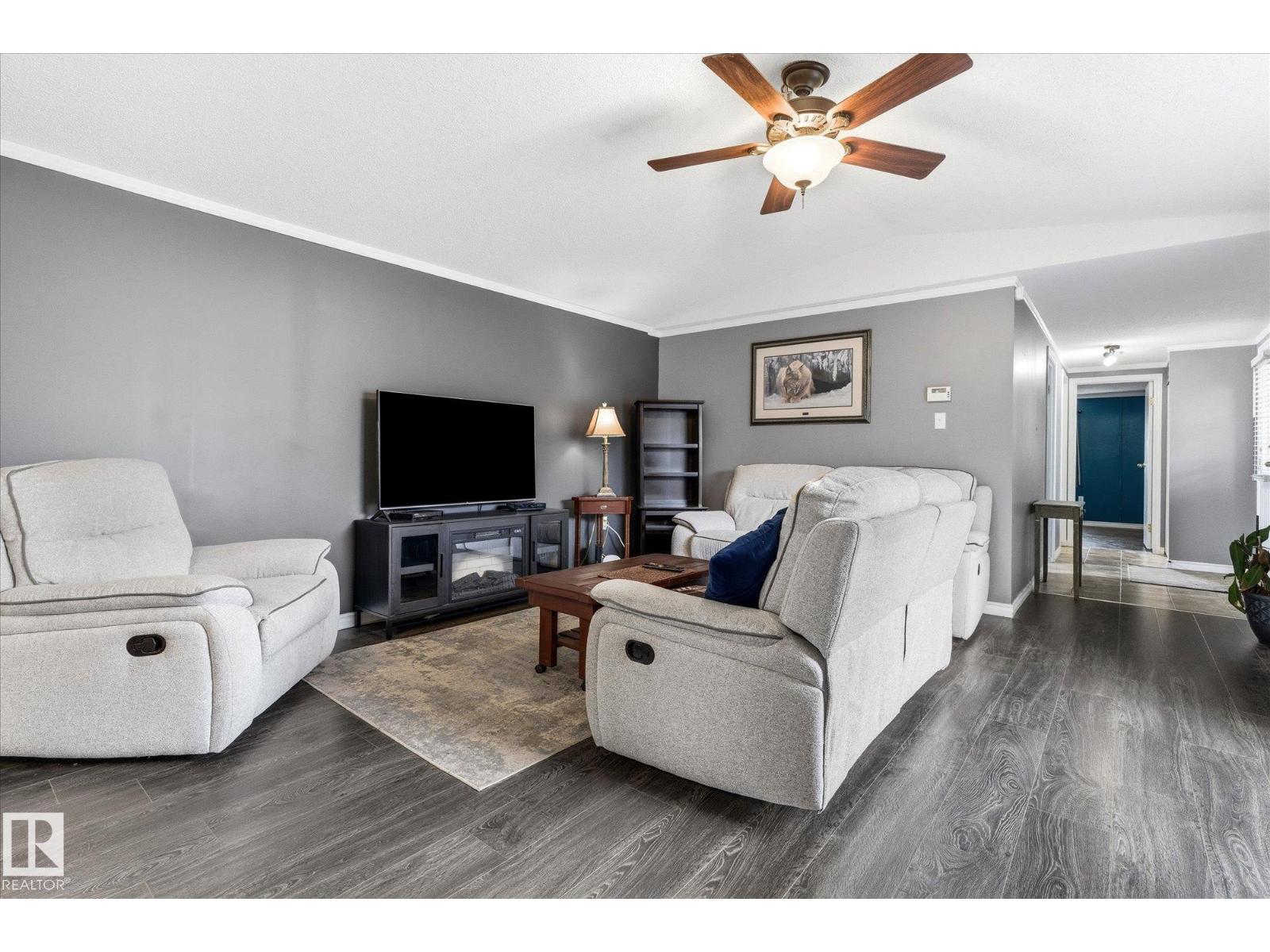 #97 3400 48 ST - 15