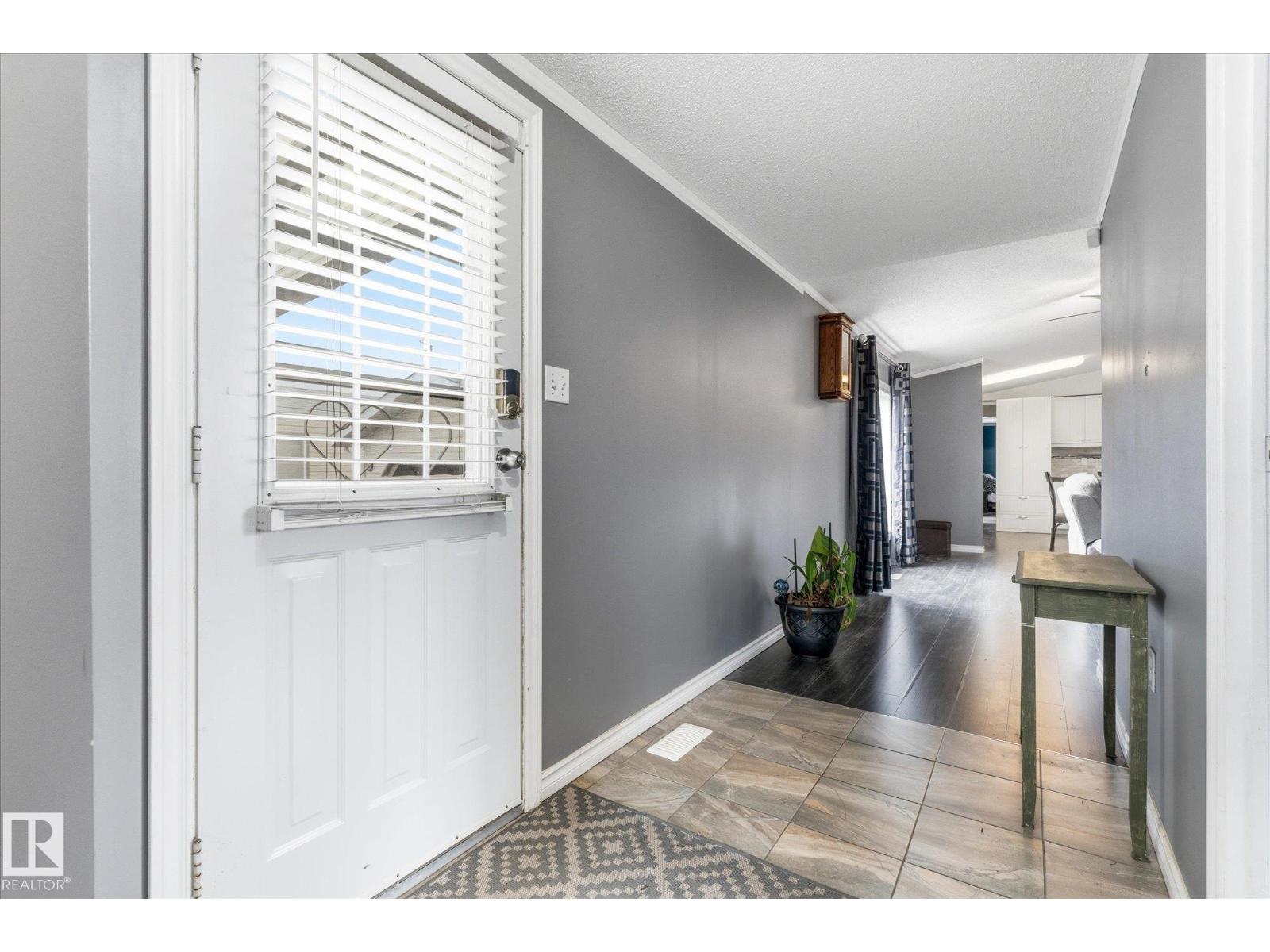 #97 3400 48 ST - 16