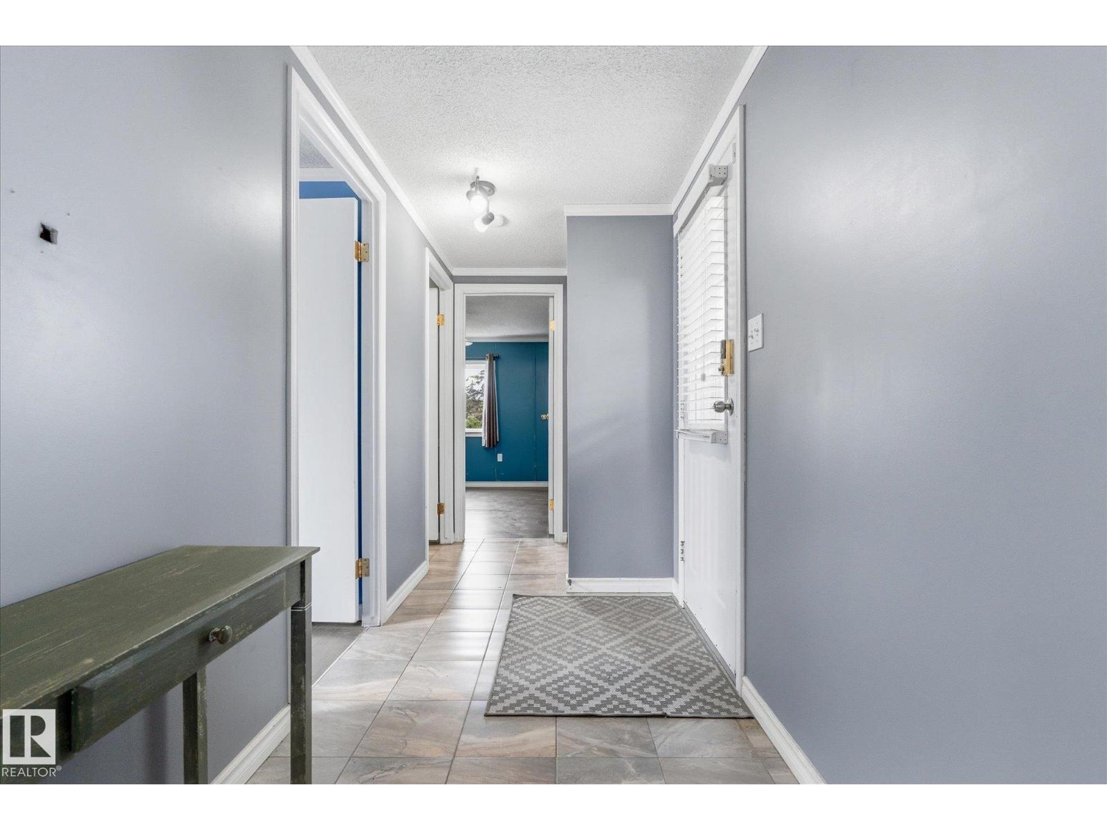 #97 3400 48 ST - 17