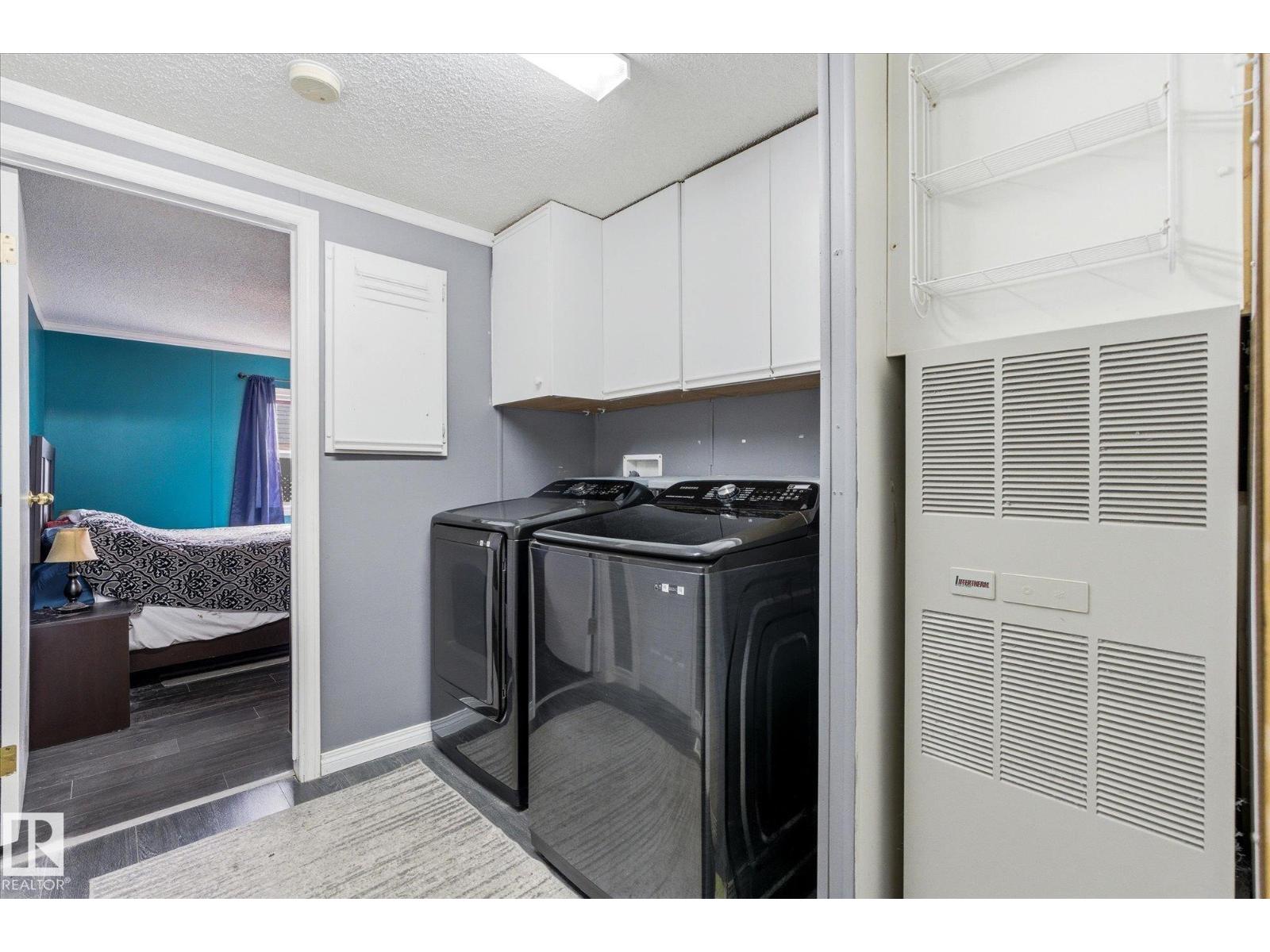 #97 3400 48 ST - 24