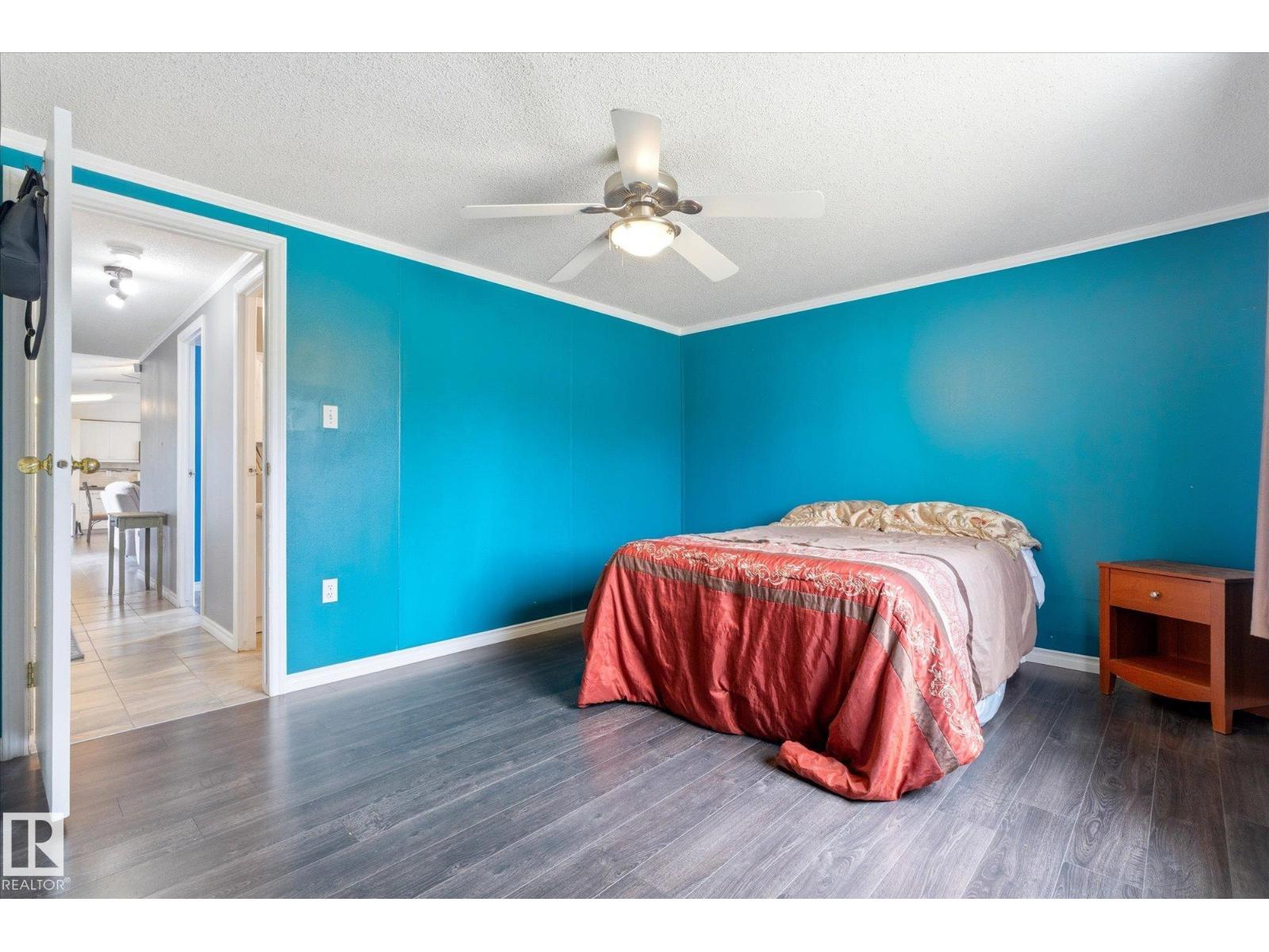 #97 3400 48 ST - 29