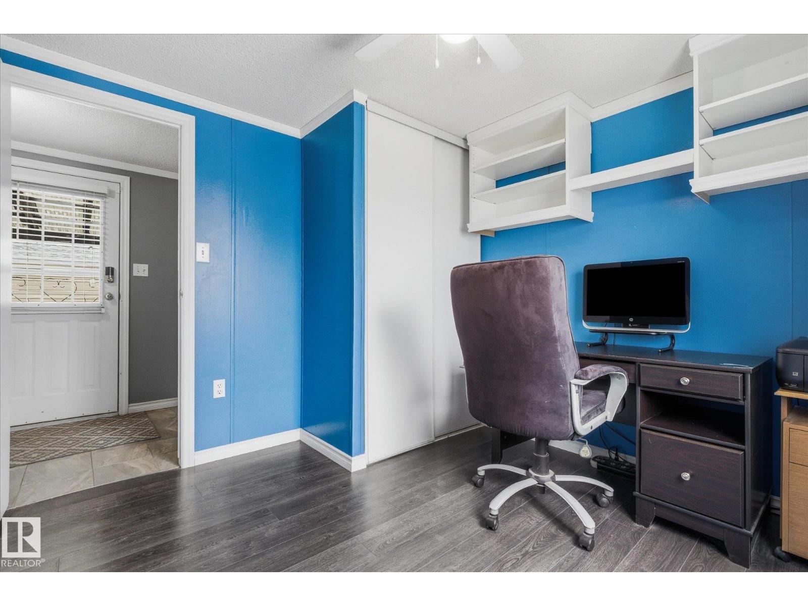 #97 3400 48 ST - 32