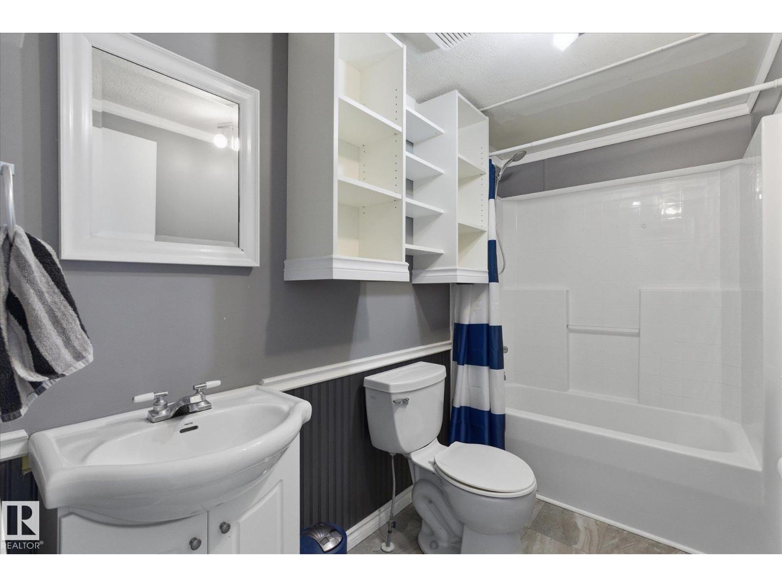 #97 3400 48 ST - 35