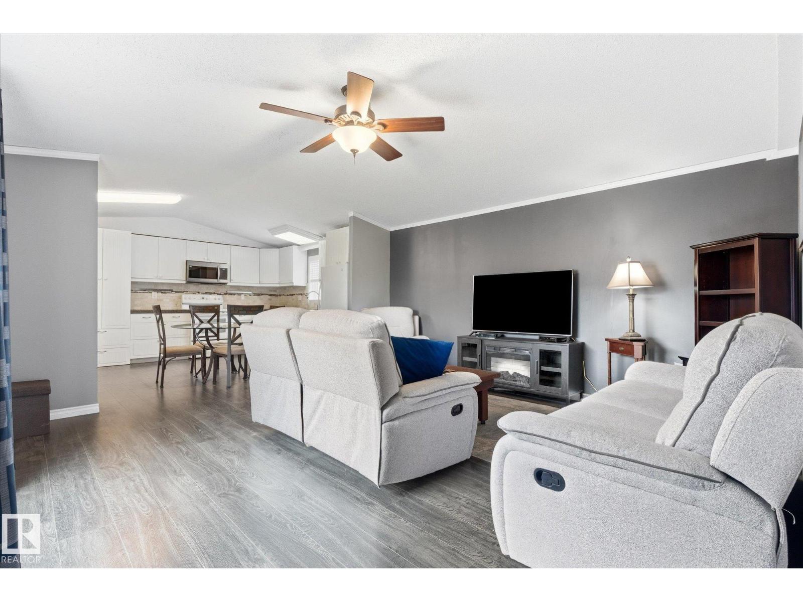 #97 3400 48 ST - 4