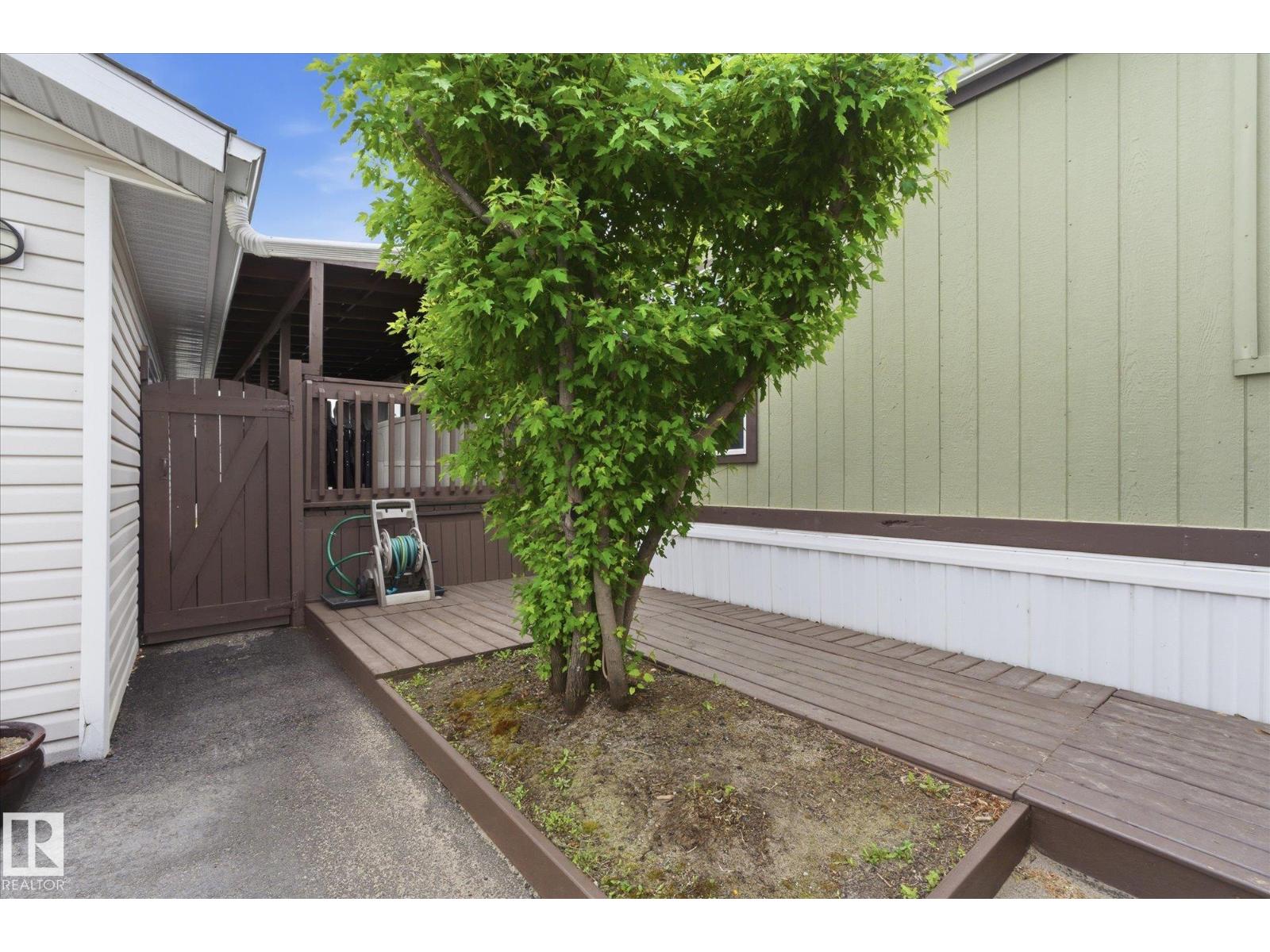 #97 3400 48 ST - 42