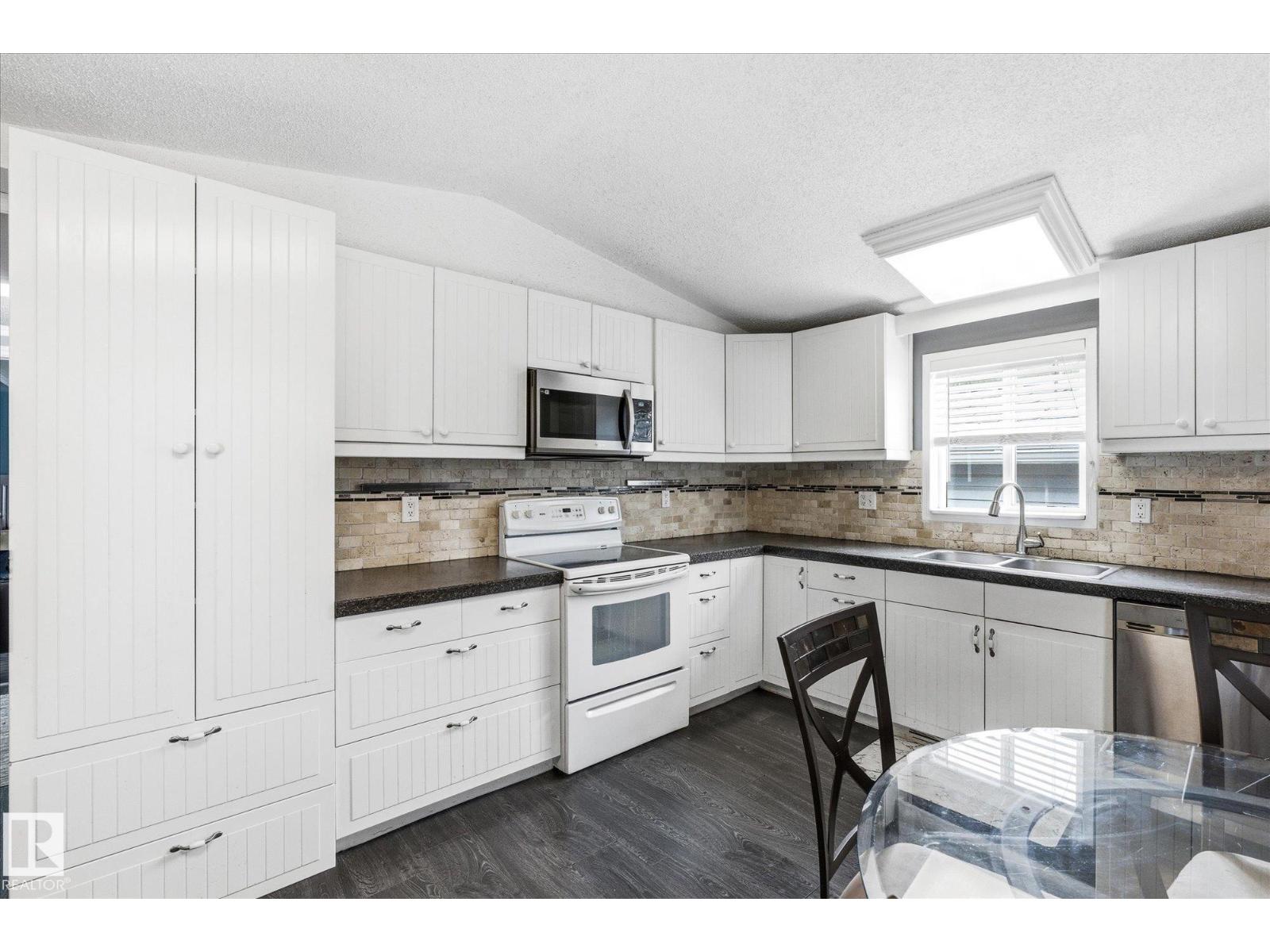 #97 3400 48 ST - 7