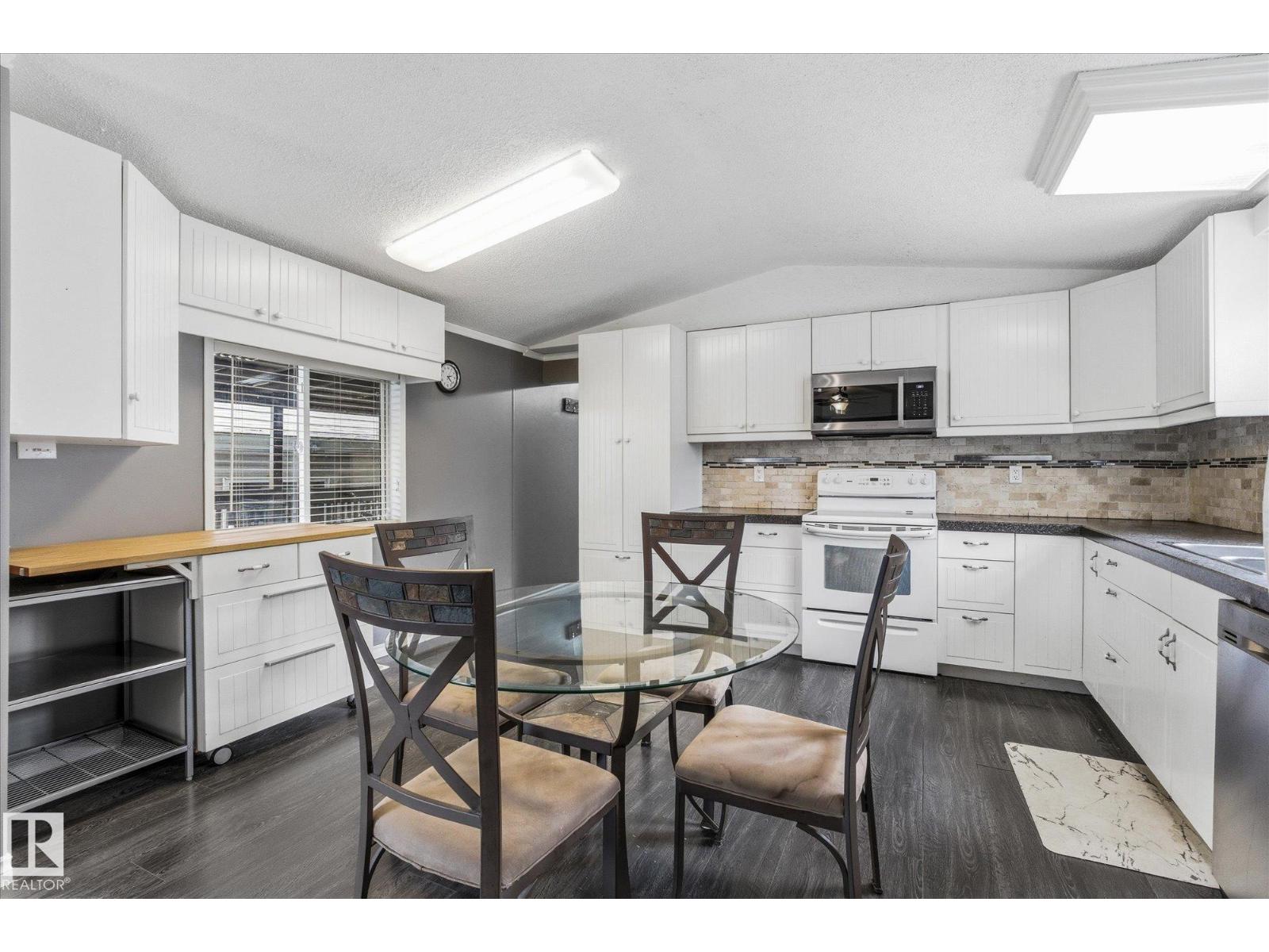 #97 3400 48 ST - 9