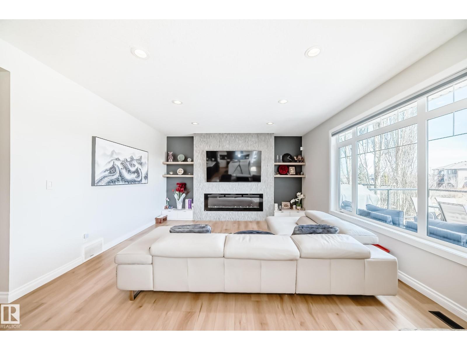 3230 WHITELAW DR NW NW - 18