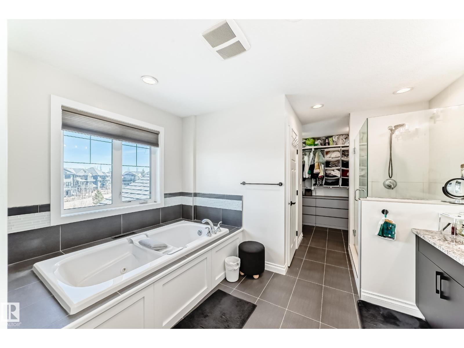 3230 WHITELAW DR NW NW - 36