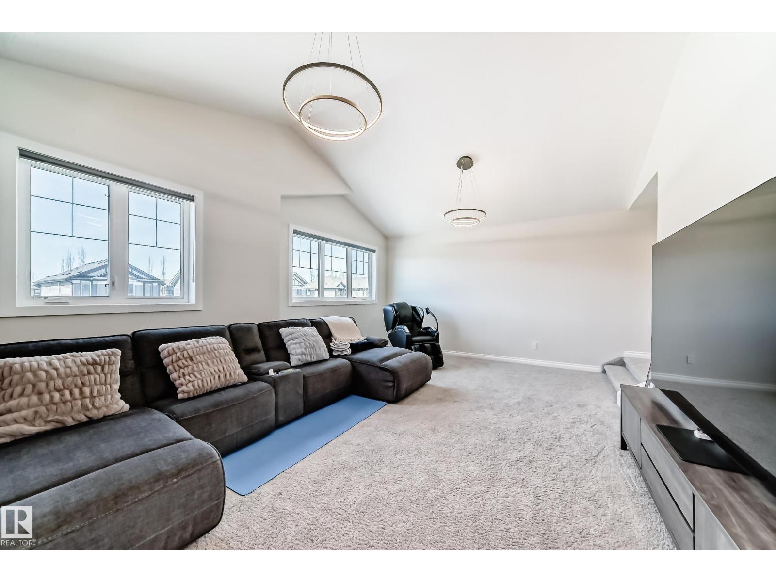 3230 WHITELAW DR NW NW - 45