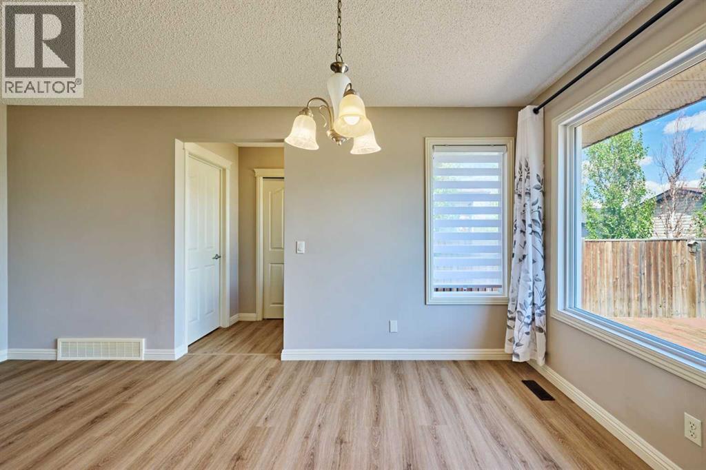 383 Prestwick Close SE - 15