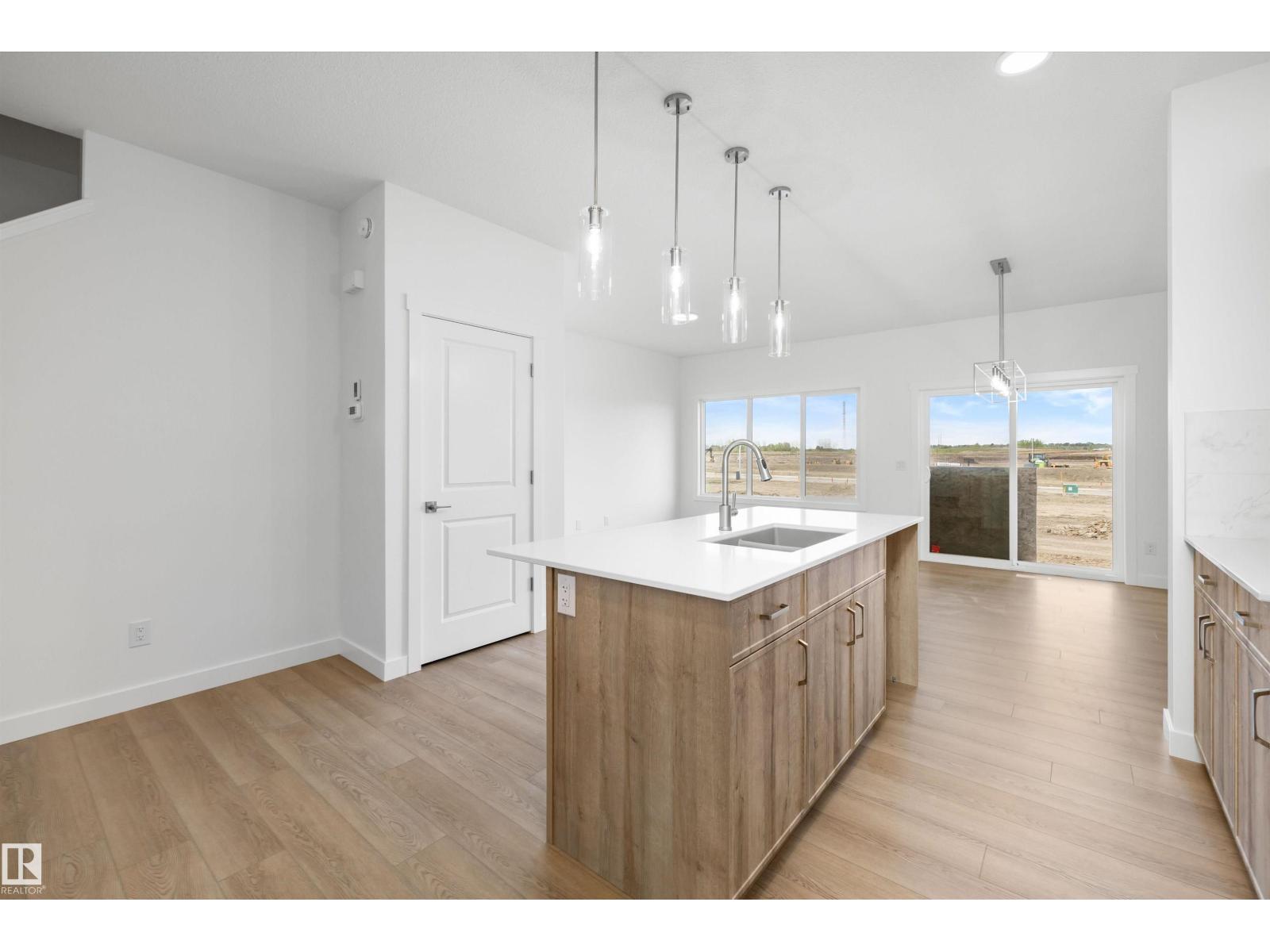 528 176 AV NE - 14