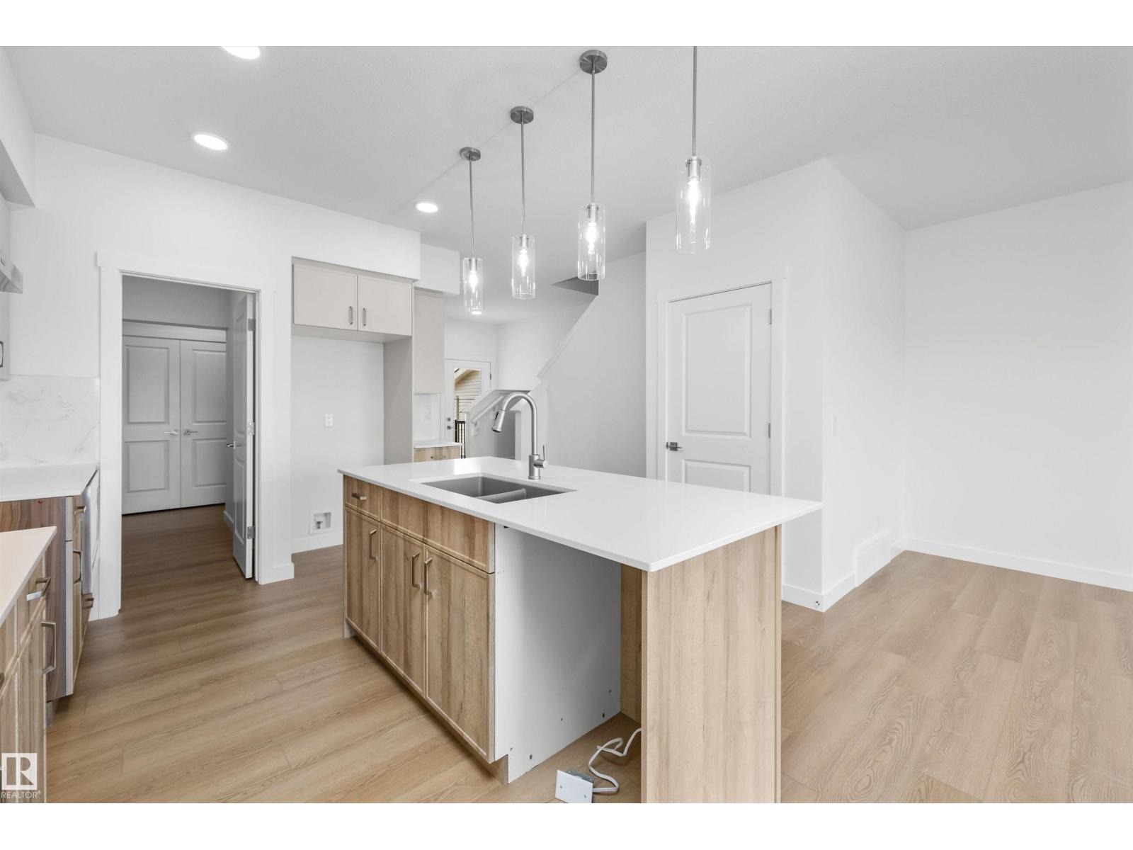 528 176 AV NE - 12