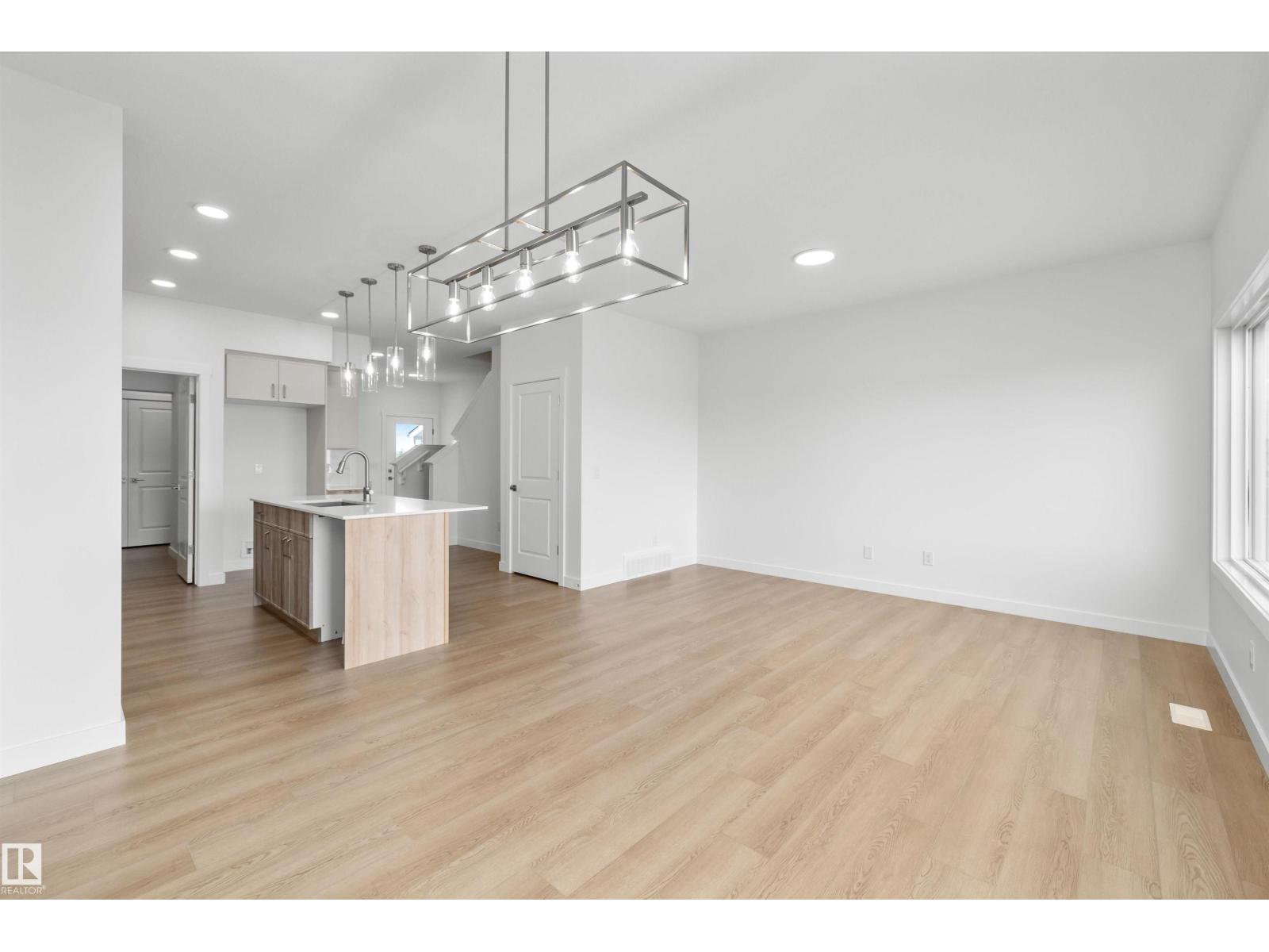 528 176 AV NE - 16