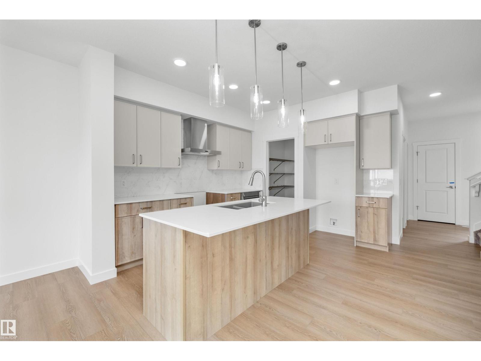 528 176 AV NE - 10