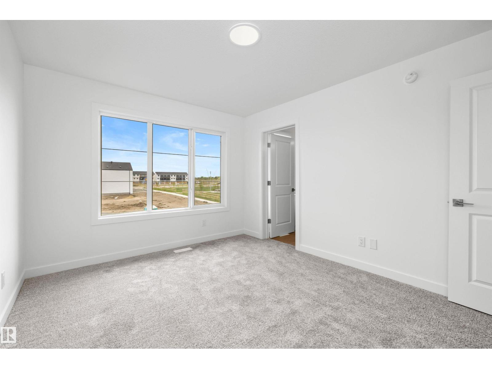 528 176 AV NE - 36