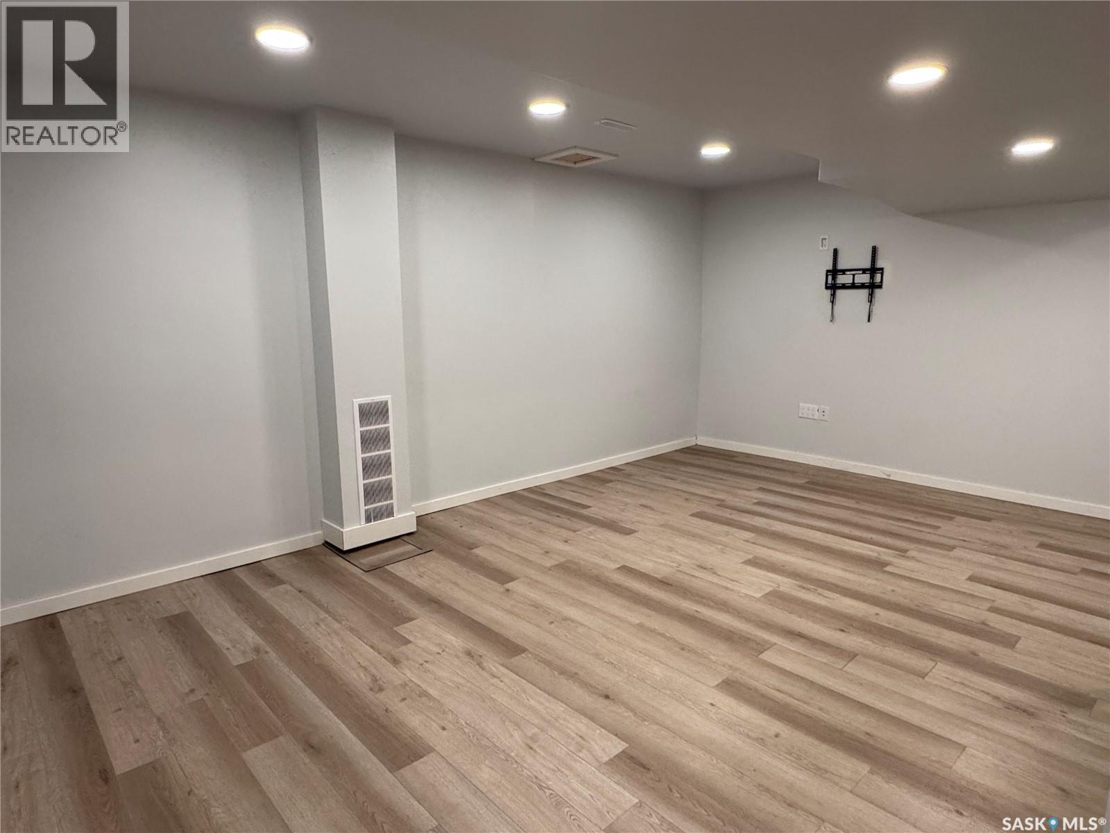 185 Vickers CRESCENT - 27