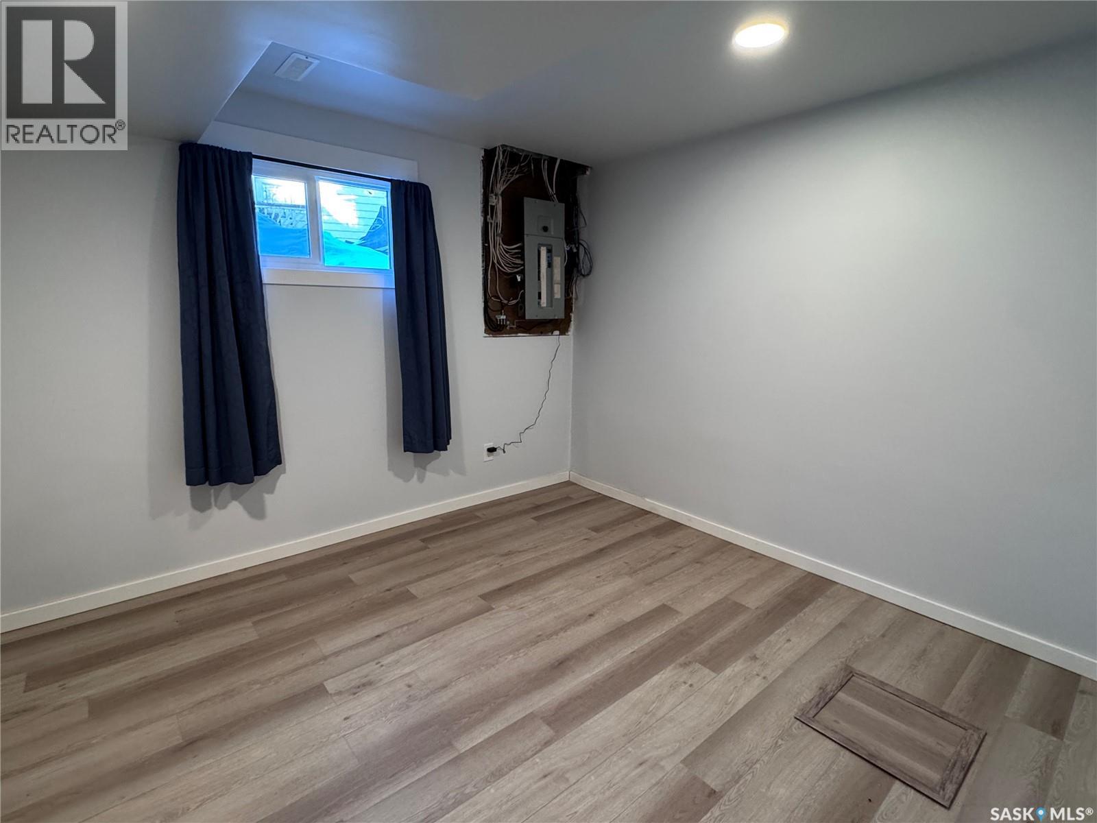 185 Vickers CRESCENT - 32