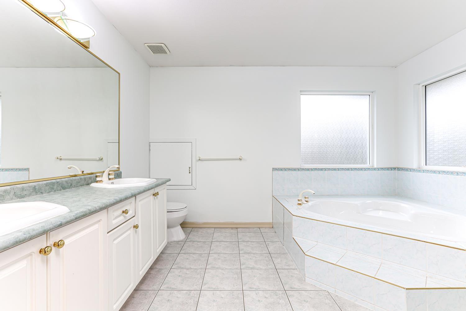 6 Bed, 4 Bath House for Sale in Surrey – 17079 57 AVENUE, Surrey - Image 15