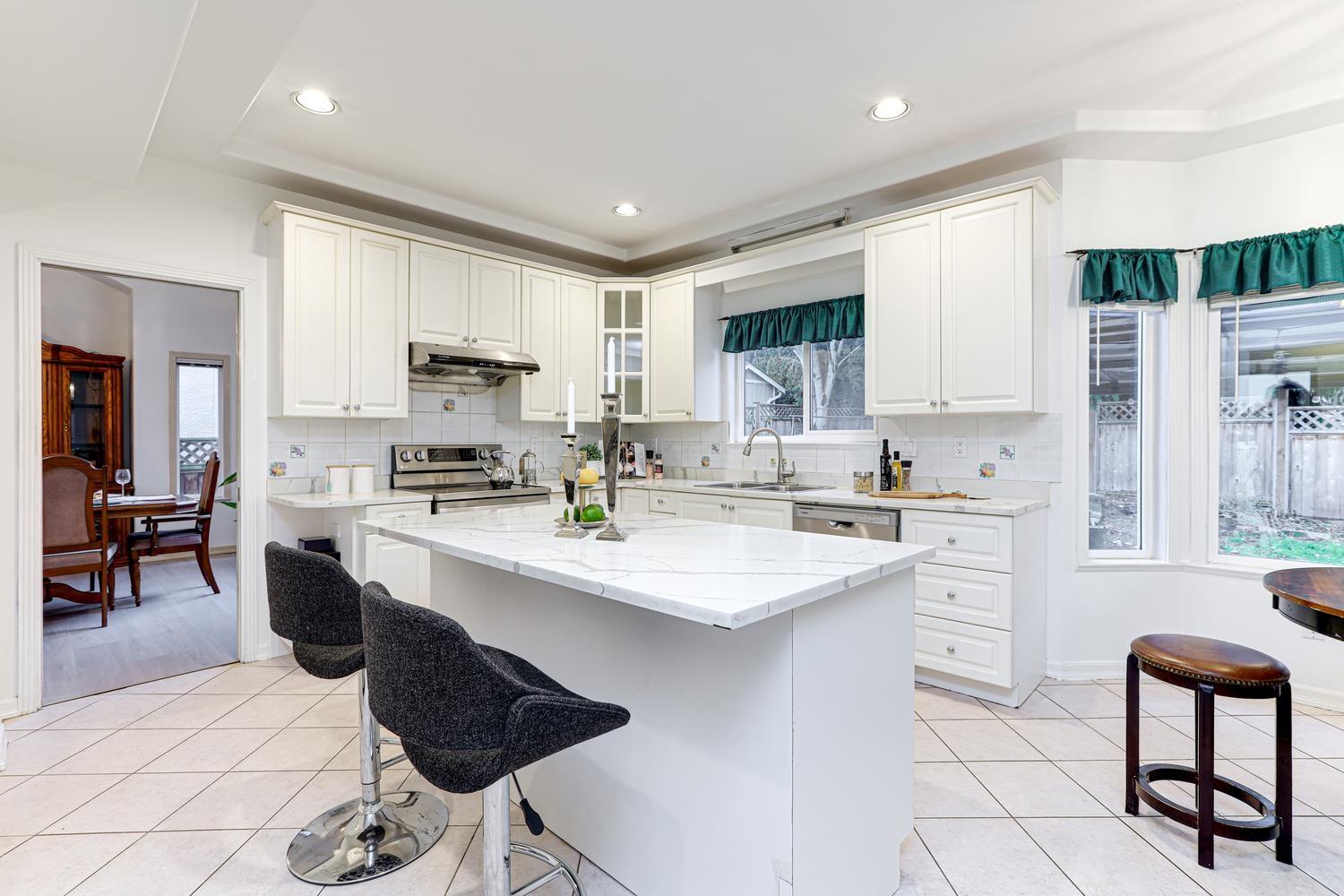 6 Bed, 4 Bath House for Sale in Surrey – 17079 57 AVENUE, Surrey - Image 4