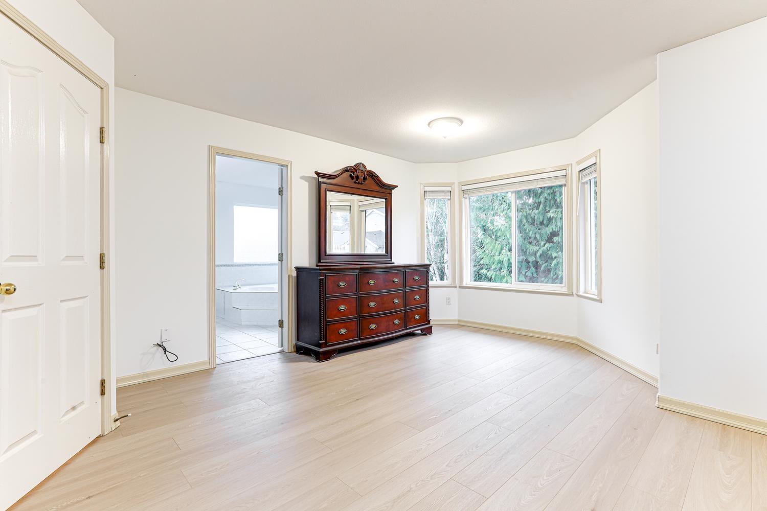 6 Bed, 4 Bath House for Sale in Surrey – 17079 57 AVENUE, Surrey - Image 17
