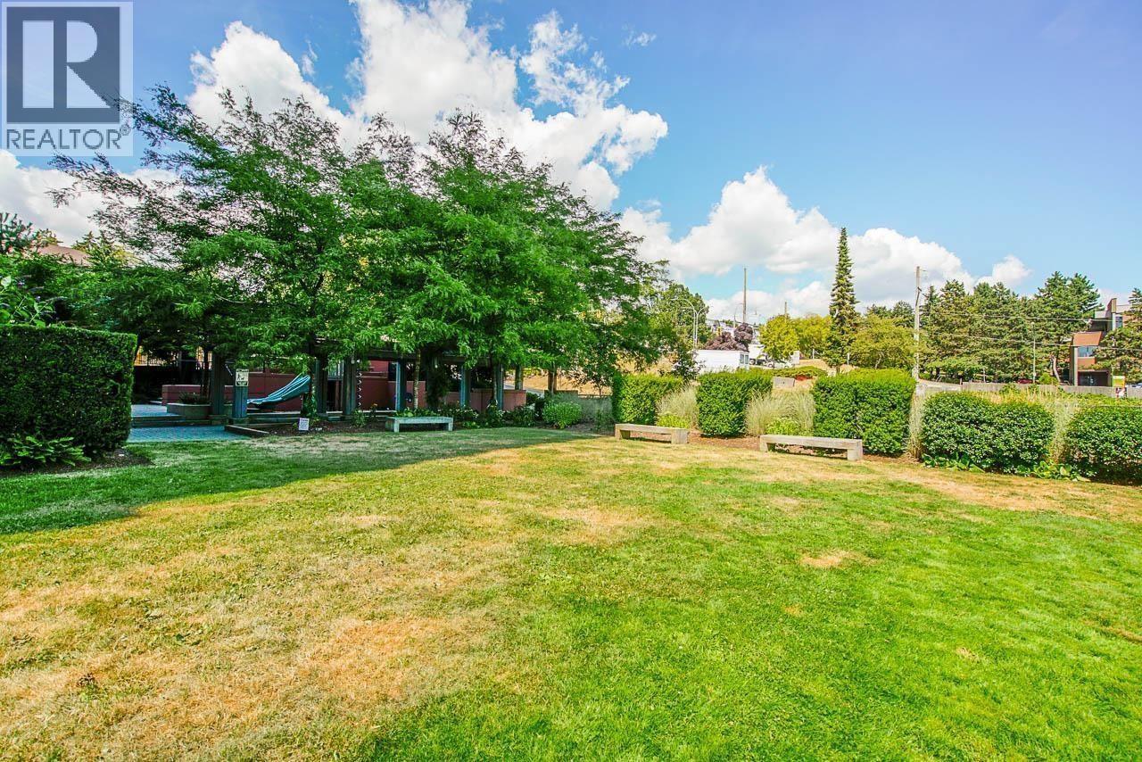 606 814 ROYAL AVENUE — photo 4