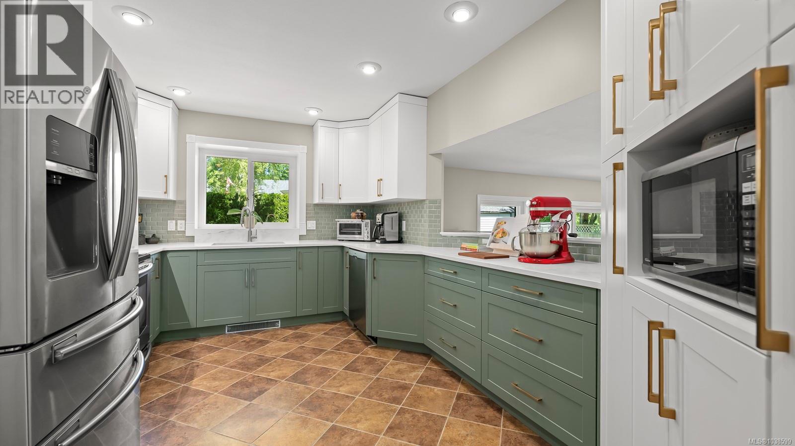 1802 Hawk Dr - 4