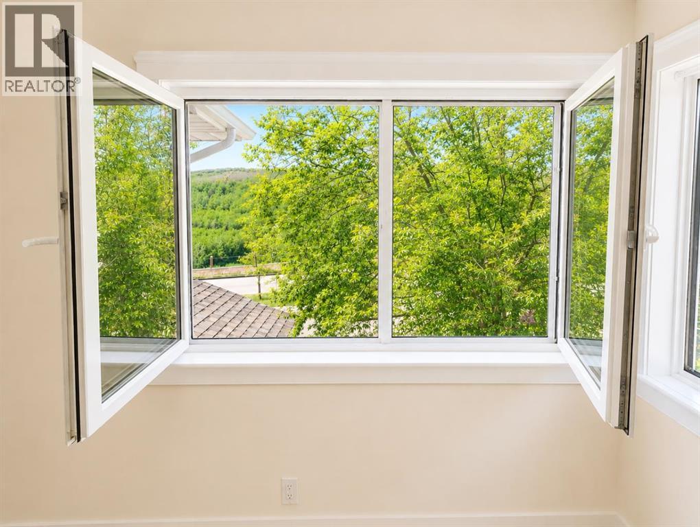 62 Macewan Park View NW - 18