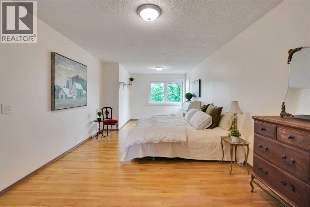 62 Macewan Park View NW - 16