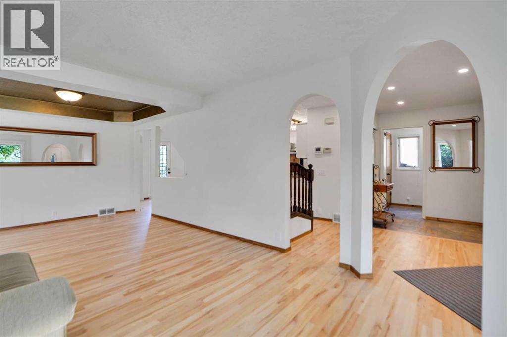 62 Macewan Park View NW - 4