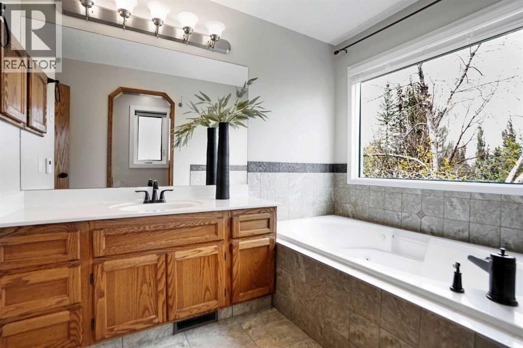 62 Macewan Park View NW - 20
