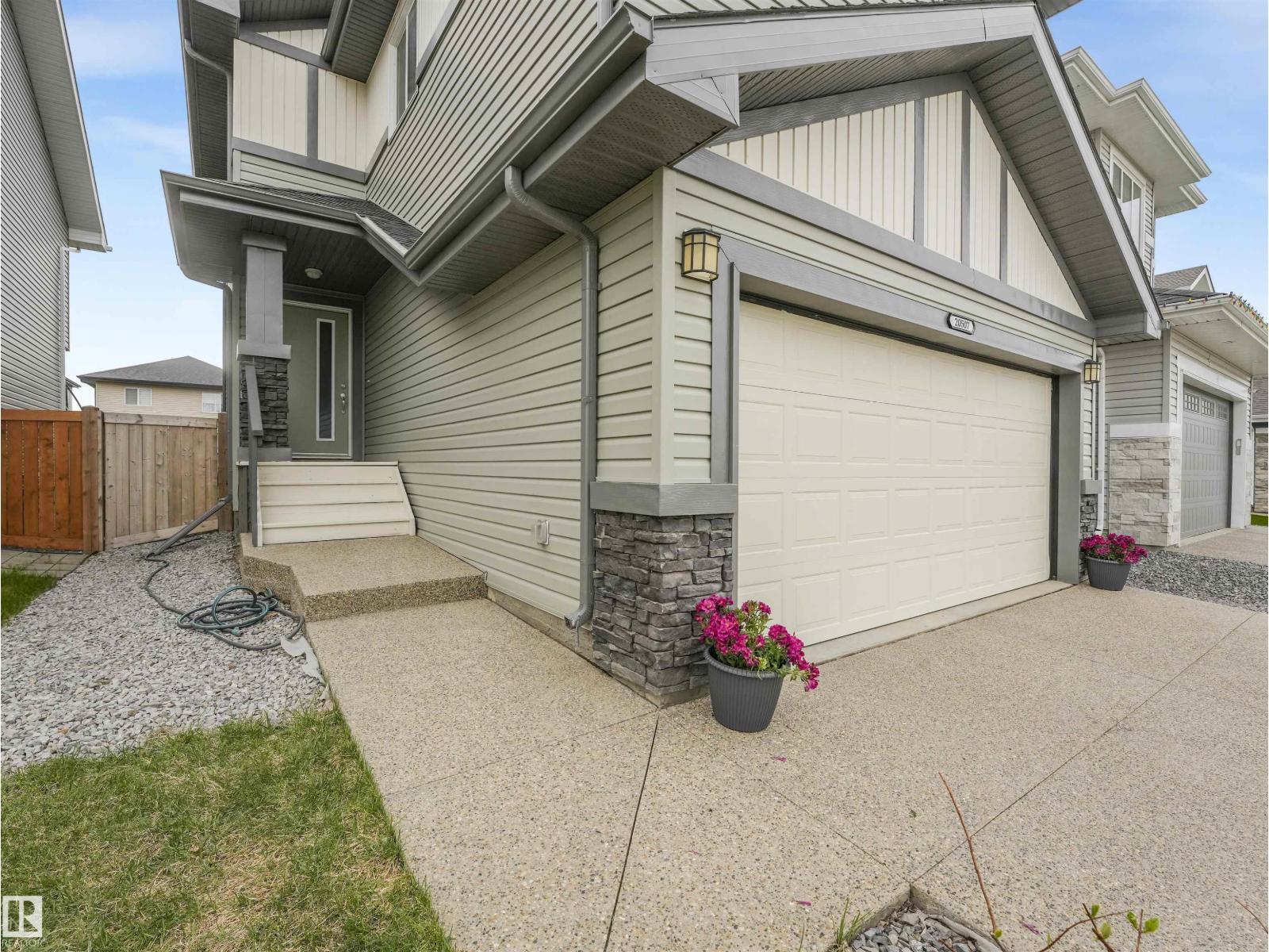 20507 99 AV NW exterior