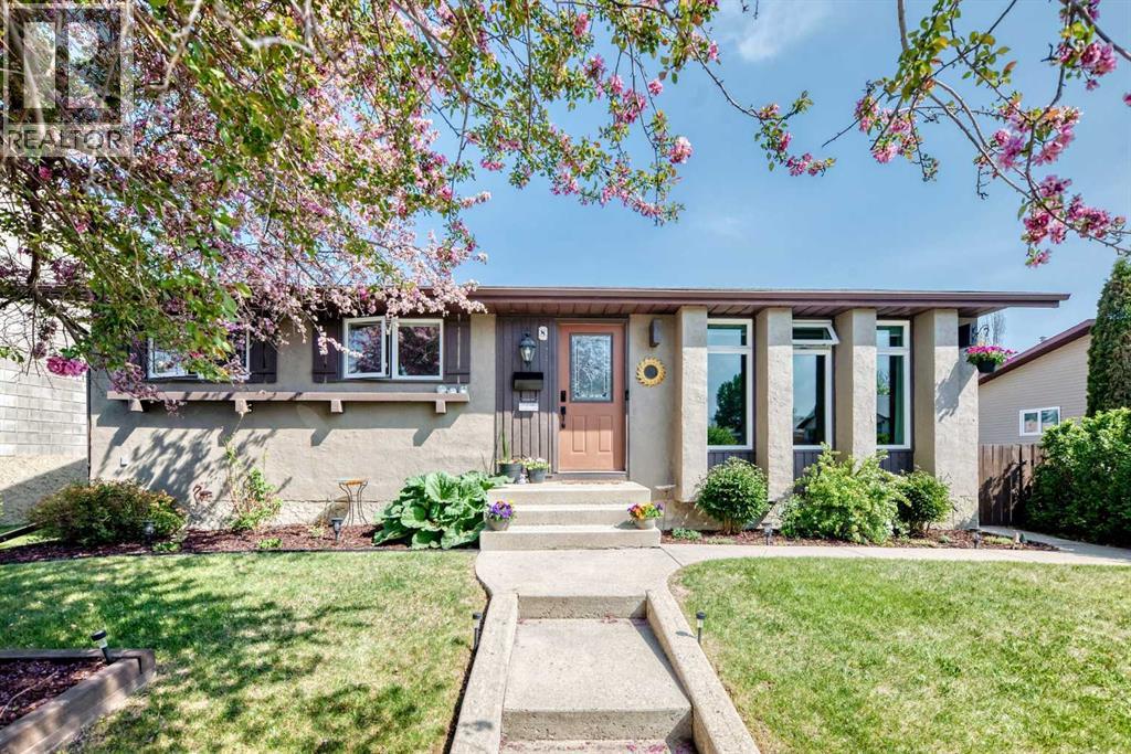 8 Haliburton Crescent - 1