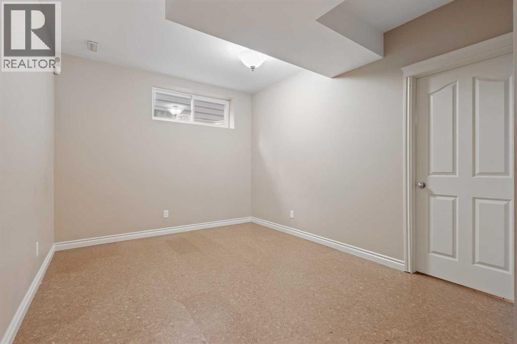 134 Panamount Rise NW - 32