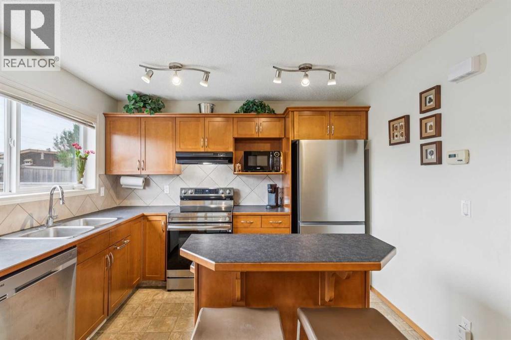 146 Cranberry Close SE - 9