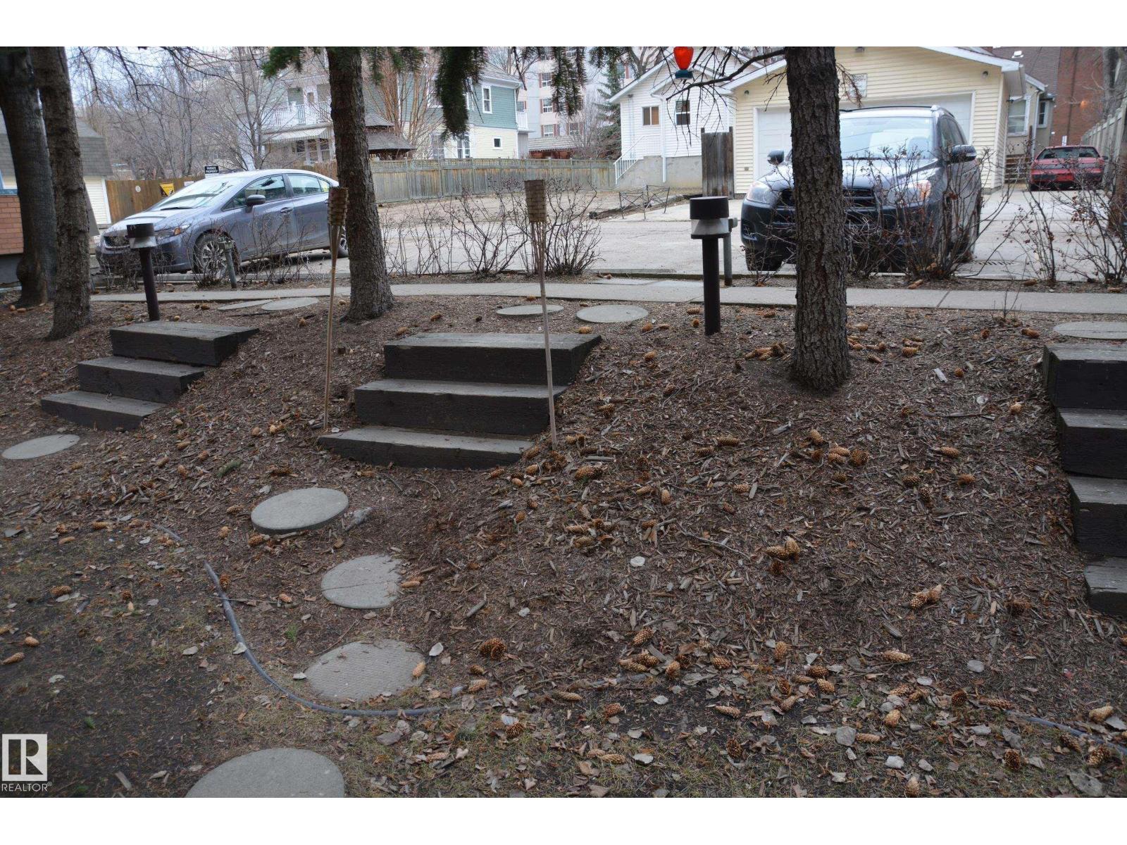11176 83 AV NW - 22