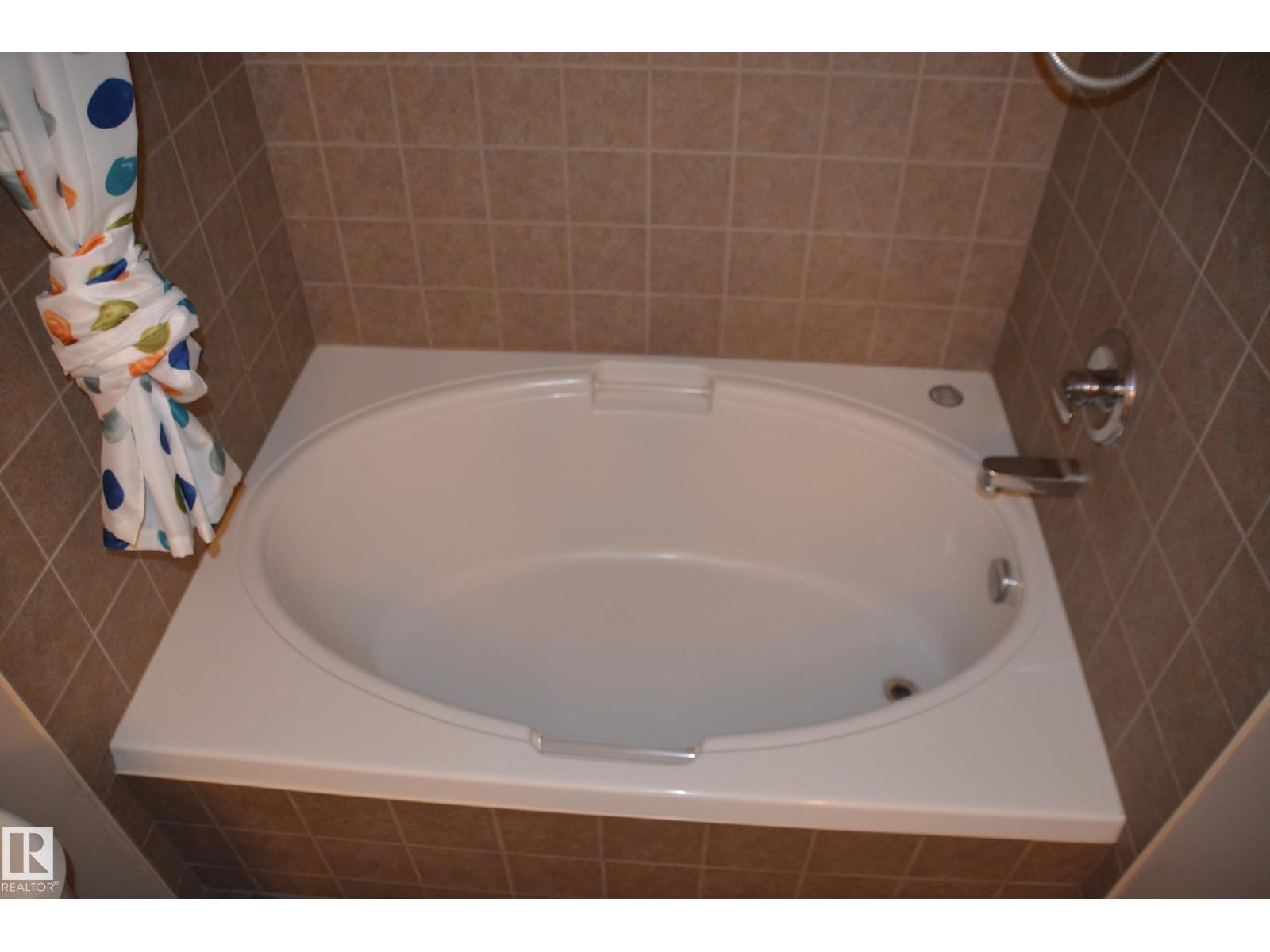 11176 83 AV NW - 31
