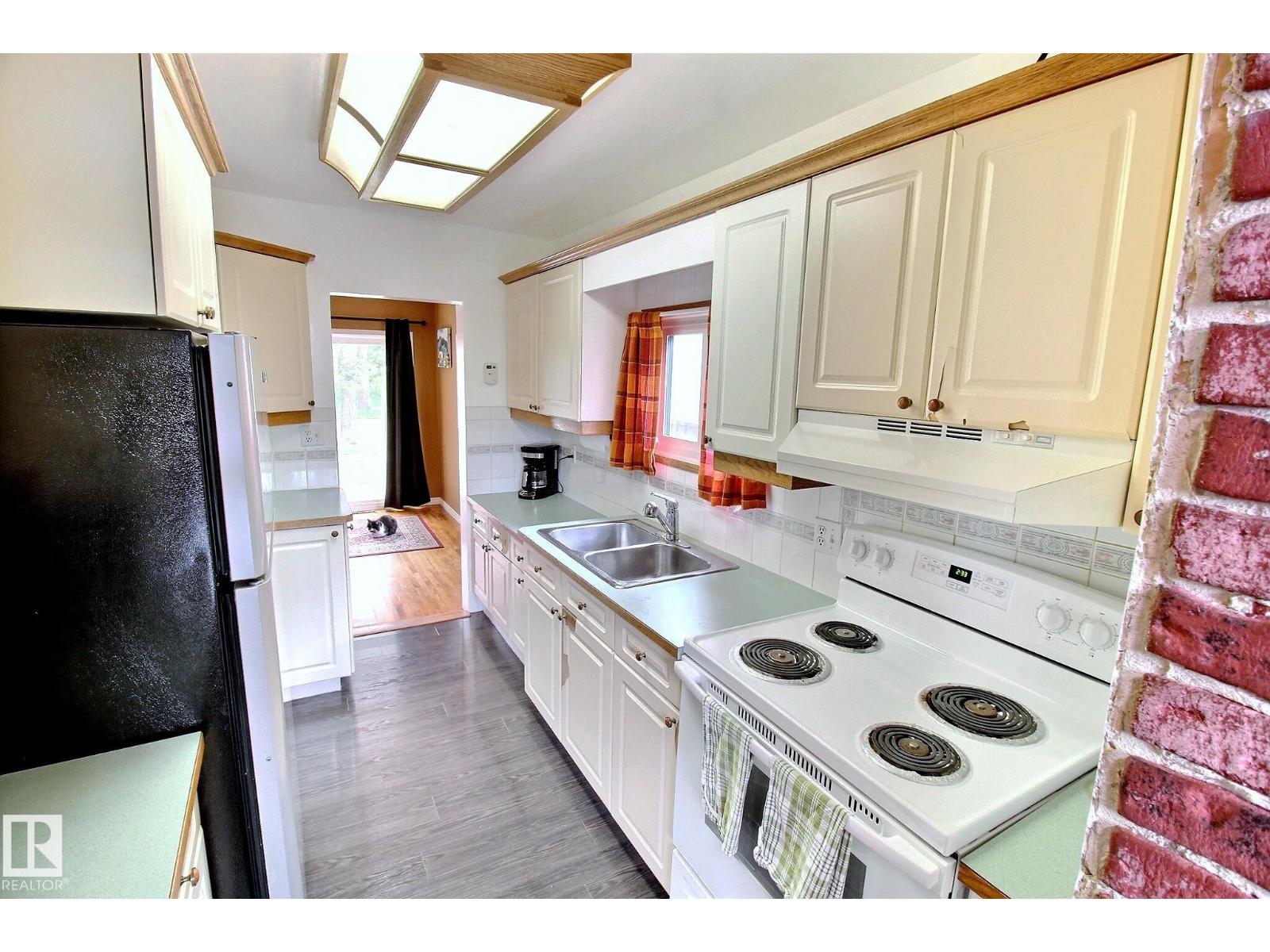 11930 95A ST NW - 11