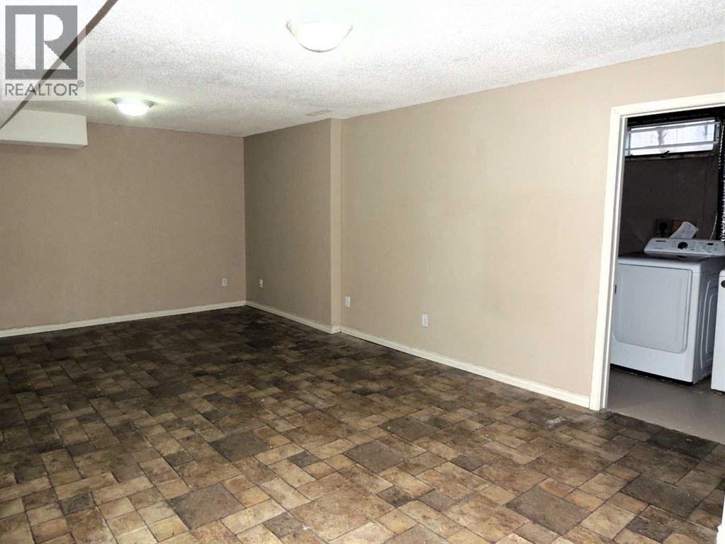 2713 Canmore Road NW - 37