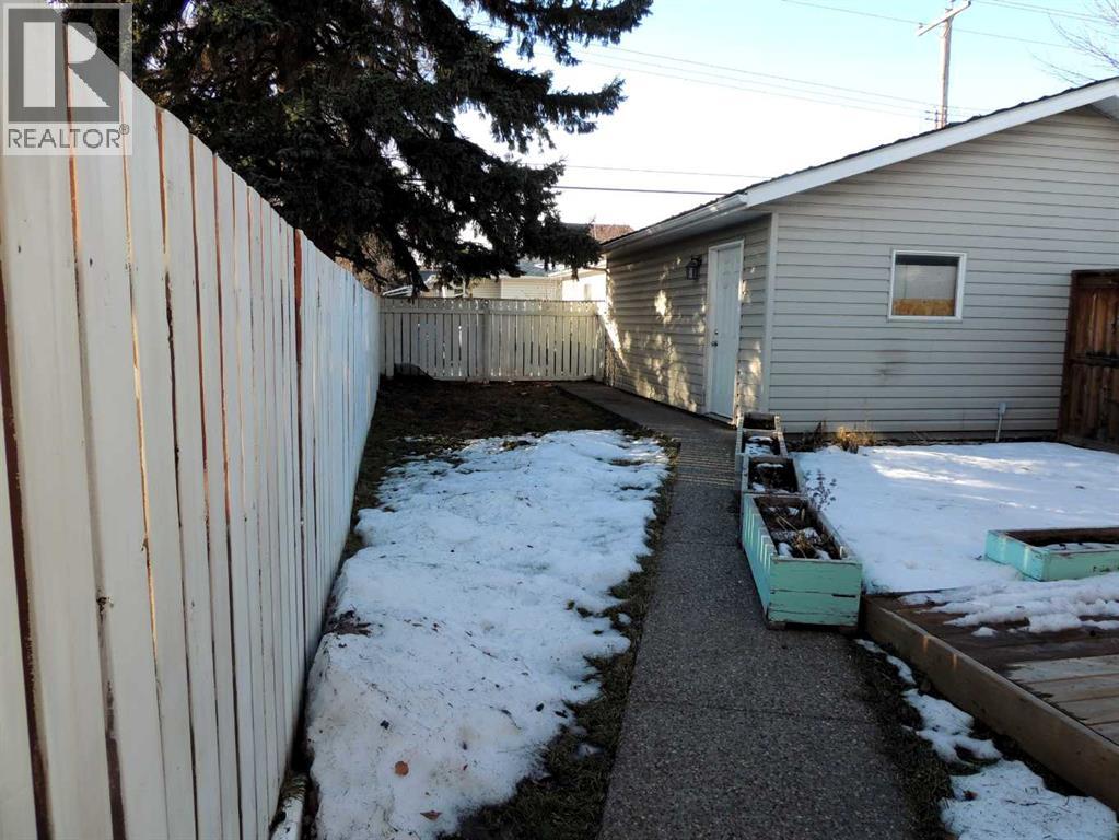 2713 Canmore Road NW - 44