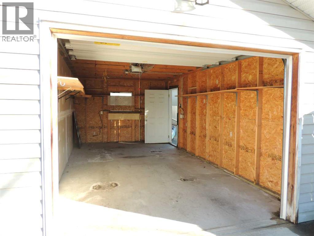 2713 Canmore Road NW - 47