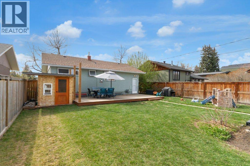 2728 45 Street SW - 29