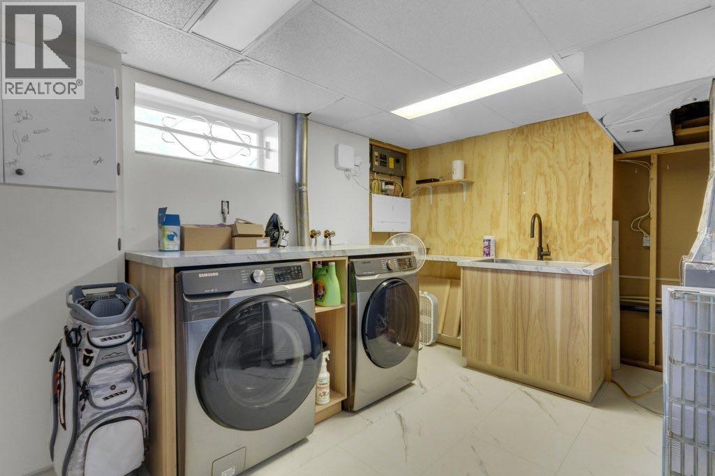 2728 45 Street SW - 25