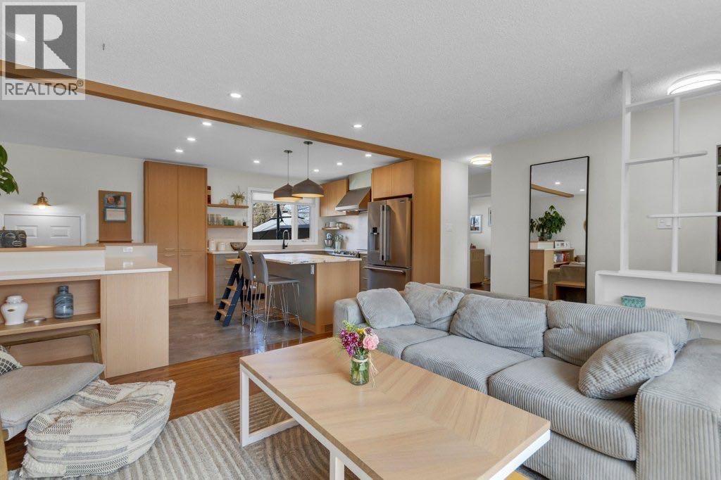 2728 45 Street SW - 7
