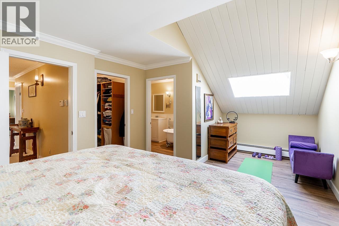 4346 CAPILANO ROAD, North Vancouver
